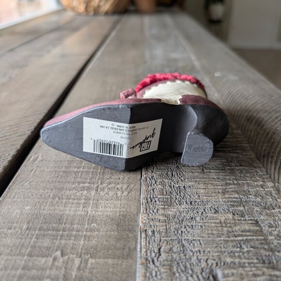 Vintage Miniature Shoe Boot Figurines Resin Victorian Bow Velvet Pin Cushion - Picture 5 of 5